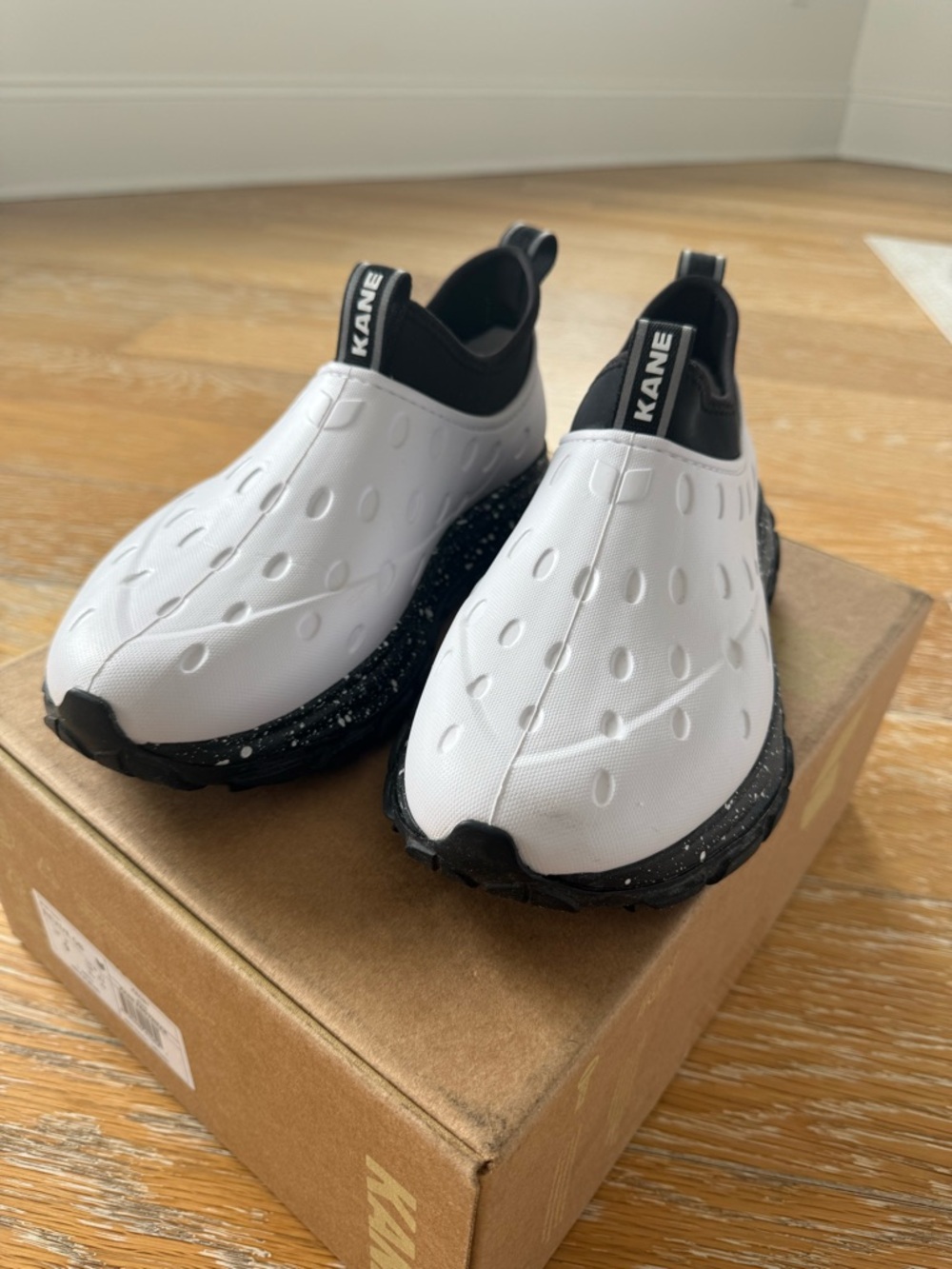 Men's Kane Revive AC - White / Black size 9 - Picture 4 of 7